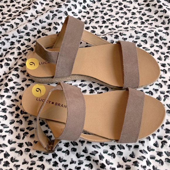 New Lucky Brand Gadine Suede T- Strap Sandals - Picture 11 of 13